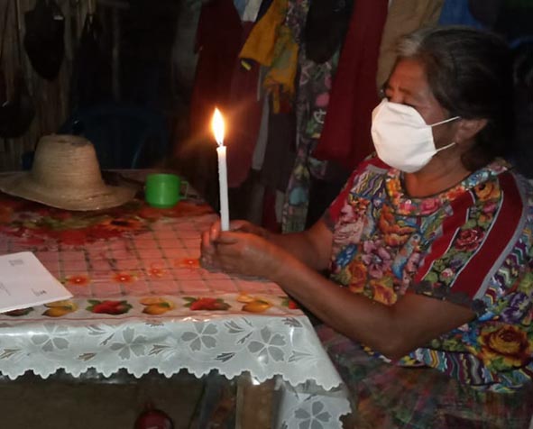 Guatemalan citizens using the community guidelines